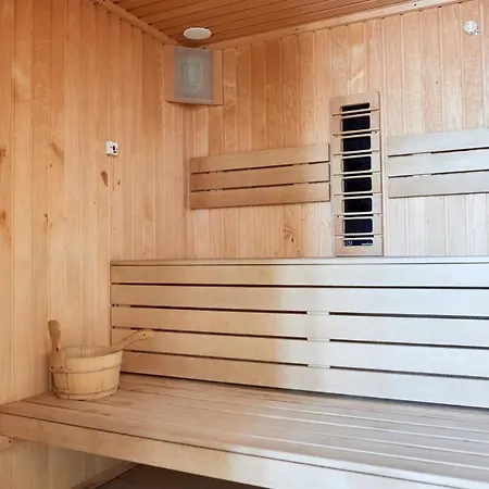 Sara Blu And Pool Mamaia