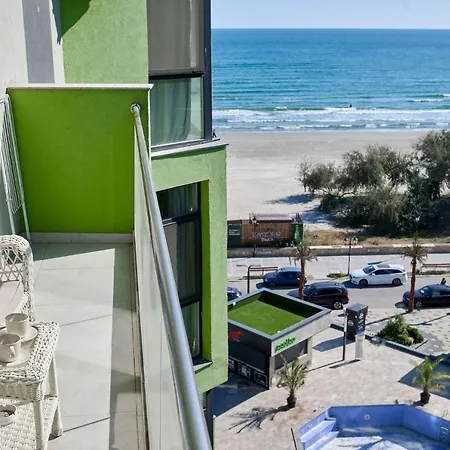 Sara Blu And Pool * Mamaja