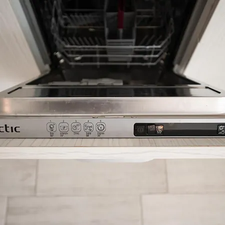 Sara Blu And Pool Mamaja