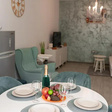 Apartament Sara Blu And Pool Mamaja